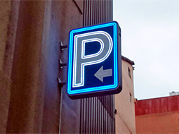 Rotulación y señalización de aparcamientos.